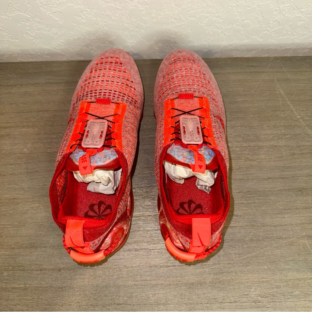 Nike Men’s Air VaporMax 2020 Flyknit, Team Red/Flash Crimson/Gym Red, Size 10.5 - Picture 8 of 13